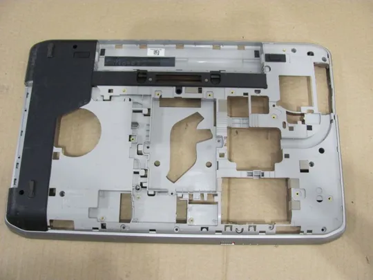 номер0023-3 Кришка, дно, піддон корпуса,Нижний корпус(дно)для ноутбука,низ,дно,поддон,Нижняя часть AP0M1000700 053FCF для DELL LATITUDE E5530 оригінал Ціна