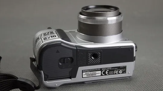 Цифровий фотоаппарат 3.0Mpix Olympus Camedia C-700 Ultra Zoom + EQ 38-380мм Zoom lens x10.0 Вживане Інтернет-аукціон