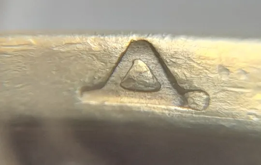 Купити (6617) 1 гривня 2005 викрошки у букві "Д" слова "ОДНА" та у 'Г' слова 'ГРИВНЯ' на гурті (1 гривна 2005 брак)