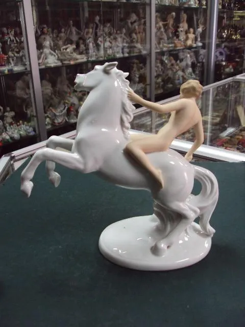 Фигура фарфор Германия Валлендорф обнаженная девушка на лошади на коне ню Де купити