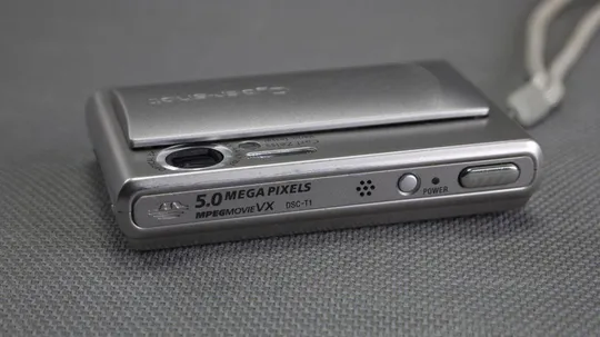 Цифровой фотоаппарат 5.0Mpix Sony SteadyShot DSC-T1 + x3.0 Carl Zeiss Vario-Tessar lens Вживане Інтернет-аукціон