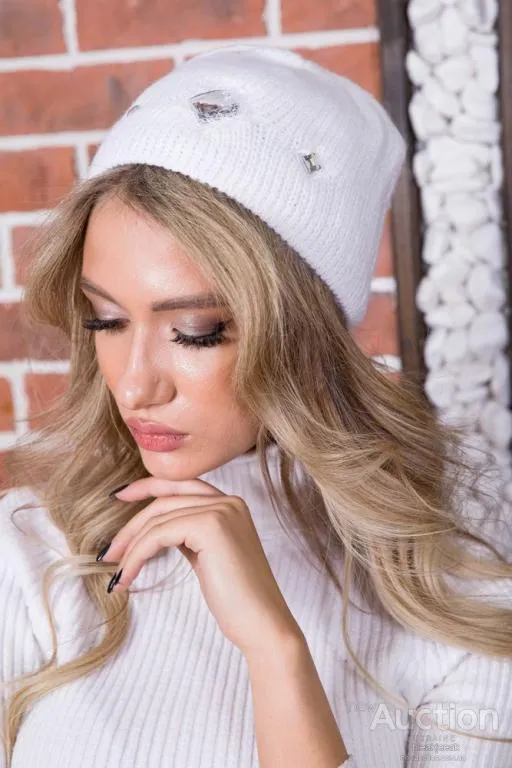 Женская шапка белого цвета, со стразами, 167R7787 Ціна