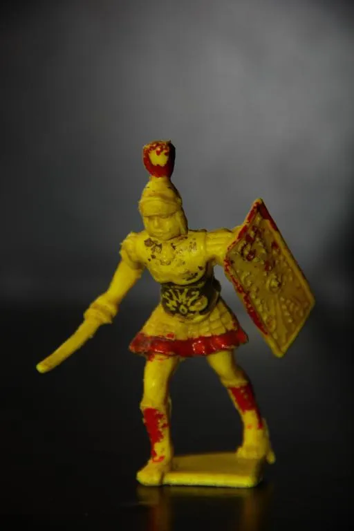 идущий римлянин с мечем и щитом ГОНКОНГ 65-70мм КОПИЯ Cherilea Ціна