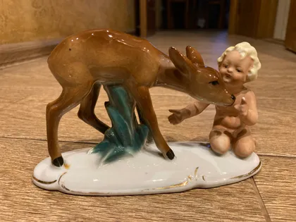 фото, Порцелянова колекційна статуетка Путті з олененям, НДР