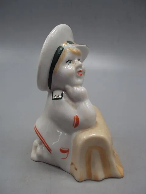 Фигура фарфор статуэтка Киев капитанская дочка с портфелем Буду как папа высота 12 см №14076 З аукціону