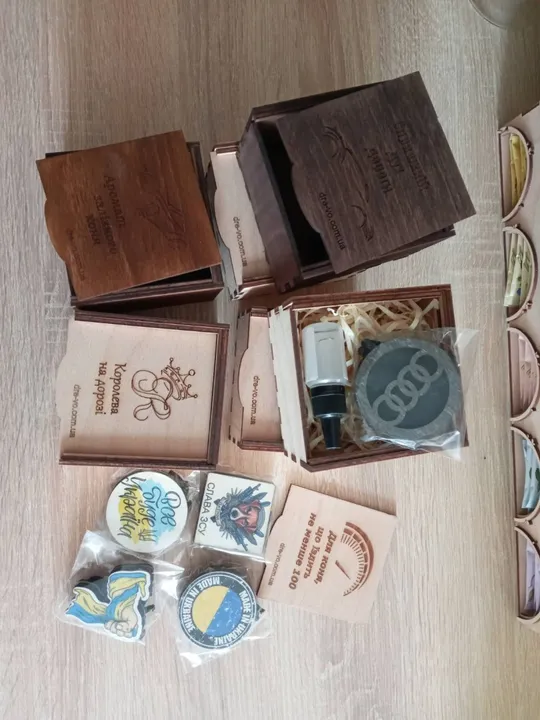 Ароматизатор в машину в подарунковій дерев′яній ккоробці З аукціону