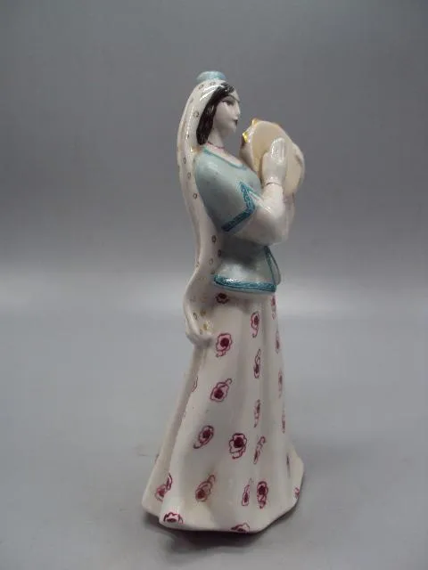 Фигура фарфор Киев девушка азербайджанка с бубном Восточный Азербайджанский танец 21,2 см №14290 Недорого