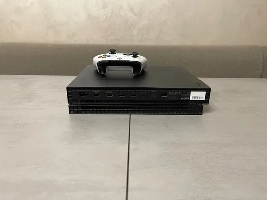 Ігрова приставка Microsoft Xbox One X, Model 1787, 4K, 1TB + джойстик  Продаж