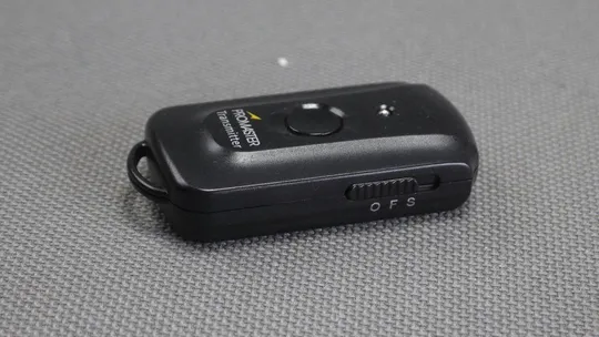 TRANSMITTER ONLY для использования с системой дистанционного запуска PROMASTER Remote Flash Trigger З аукціону