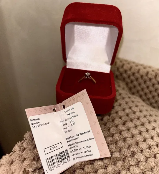 Купити Золотий перстень зі вставкою діамант, каблучка для заручин