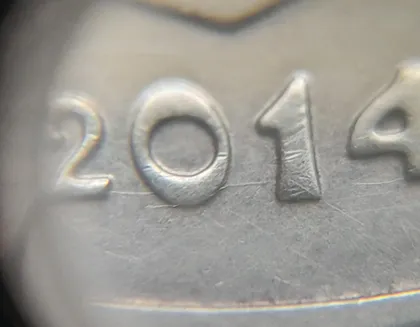 фото, (4801) 50 копійок 2014 розколи у році карбування на аверсі (50 копеек 2014 брак)