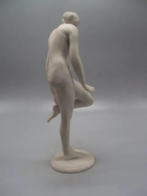 Фигура фарфор статуэтка Барановка девушка бисквит балерина гимнастка спортсменка высота 24,5 см №243 Продаж