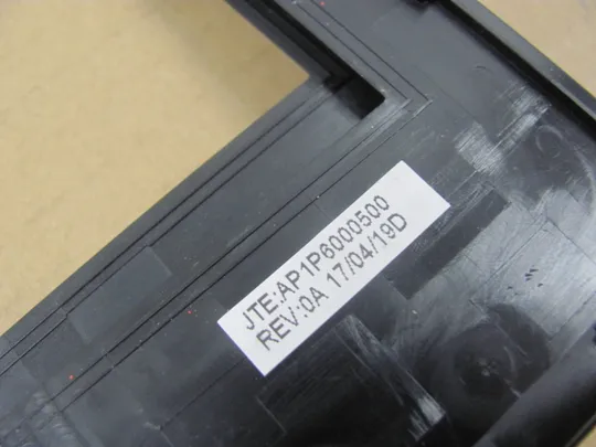 номер0205-18 рамка матриці,matrix frame,Окантовка дисплея,Рамка екрана,Корпус рамка матриці 0NP37J  AP1P6000500 для  Dell Inspiron 5567 5767 15R  Оригінал Інтернет-аукціон