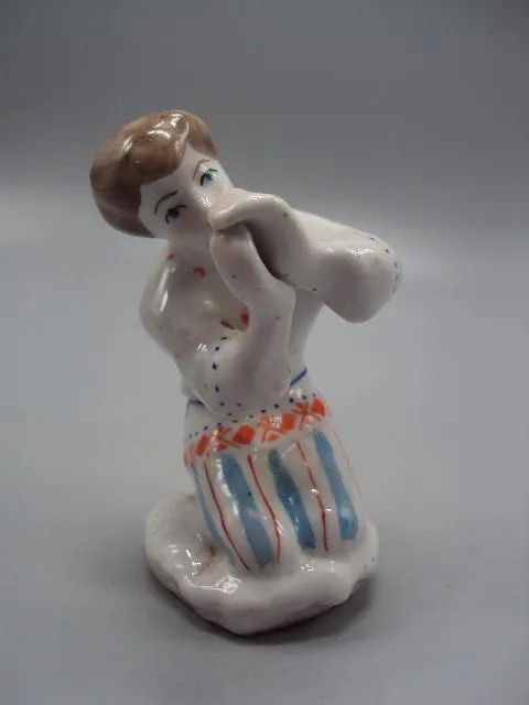 Фигура фарфор статуэтка Артель Прогресс Белорусский юноша играет на дудке мальчик с дудкой №117 Ціна