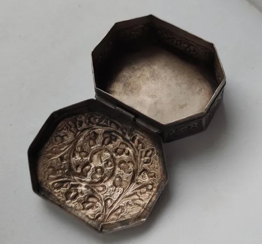 Купити Серебряная коробочка табакерка 19 века с узорами 925 проба, Англия bn339