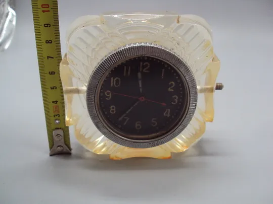 Настольные часы ЧЧЗ ссср пластик на ходу размер 9,5х9,5 см, диаметр 6,5 см №15867 З аукціону