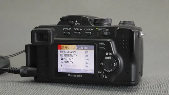 цифровой фотоаппарат Panasonic DMC-FZ5 5.36Mpix LEICA DC Vario-Elmarit 12x Zoom lens Інтернет-аукціон