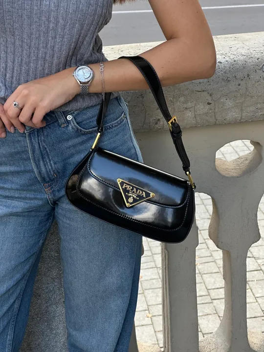 Сумка жіноча Prada Patent Leather Shoulder Bag Black Інтернет-аукціон