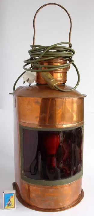 Ліхтар бортовий лівий червоного світла мідь 1950-ті Зах. Німеччина Характеристики