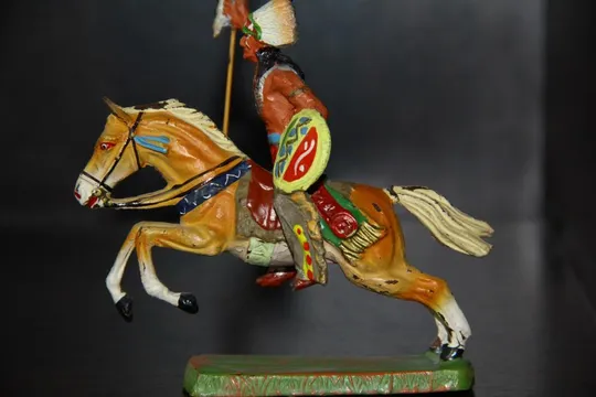 индеец вождь с копьем ELASTOLIN ФРГ (МАССА - КОМПОЗИТ) 40-50ые годы 70-75мм З аукціону