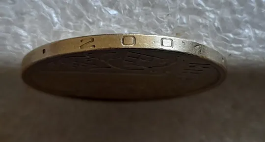 (7496) 1 гривня 2001 1АД1 широкий кант реверса - пелюстки наближені до канту (1 гривна 2001 1АД1) З аукціону