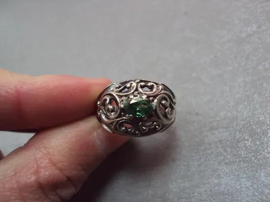 Кольцо женское ажурное с зеленым камушком серебро 925 проба украина вес 3,86 г размер 17 №11117 З аукціону