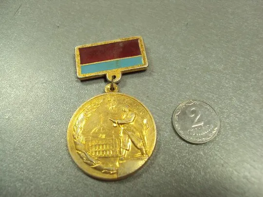 знак 45 лет освобождения киева флаг усср верховный совет 1943-1988 подвесной №5083 Ціна