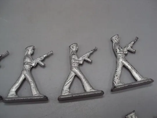Детские игрушки фигурки солдатики оловянные моряки матросы знаменосец металл ссср лот 12 шт №15372 З аукціону