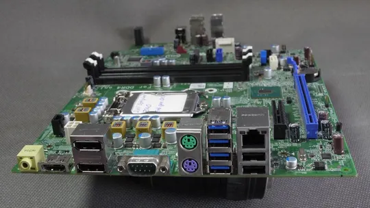 материнская плата DELL Optiplex 7040 SFF  (s1151, Intel 100 series, Q170, 4xDDR4, Desktop/Slim) Де купити