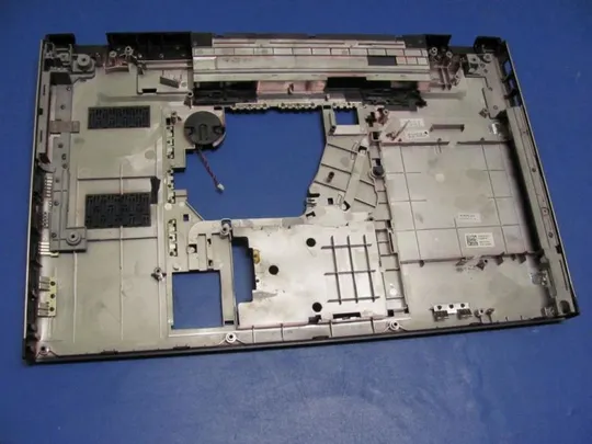 №123-8 Кришка (дно, корито, піддон) корпуса 0HC0W0 для DELL VOSTRO 3700 оригінал Ціна
