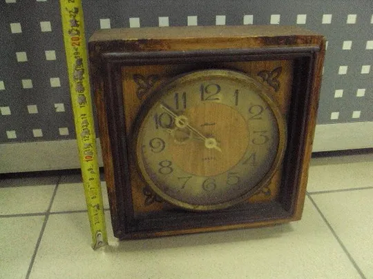 Купити Часы настольные маяк кварц 20 см №611