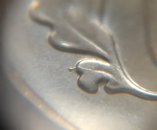 (8058) 10 копійок 2022 гарні викрошки на аверсі (різновид) (10 копеек 2022 брак) З аукціону