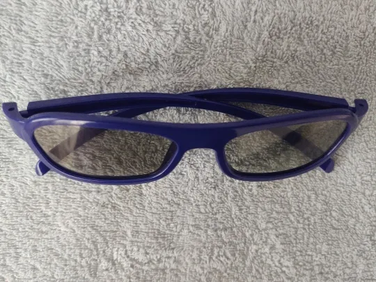 В наявності окуляри 3D imax в ідеальному стані, фіолетовий колір! З аукціону