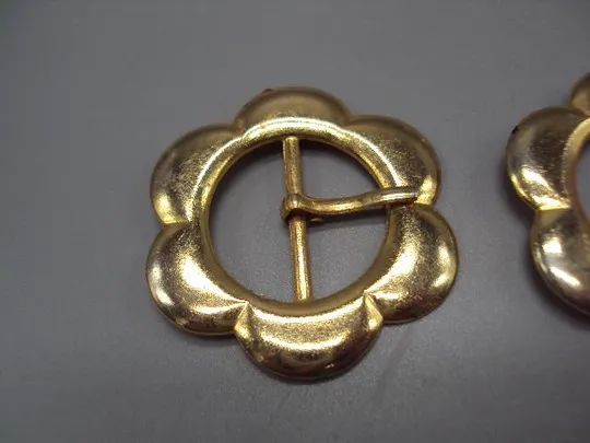 Бижутерия женская пряжка цветочек металл пряжки цветочки лот 2 шт размер 4,5 х 4,2 см №13613 З аукціону