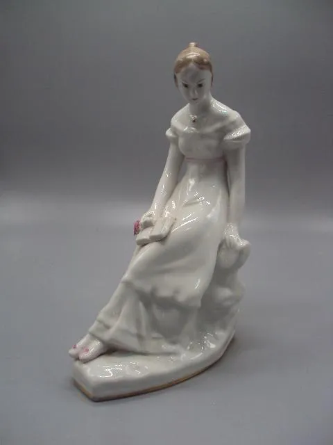Фигура фарфор ДФЗ Вербилки девушка с книгой Татьяна Ларина роман Пушкина Евгений Онегин №14521 Ціна