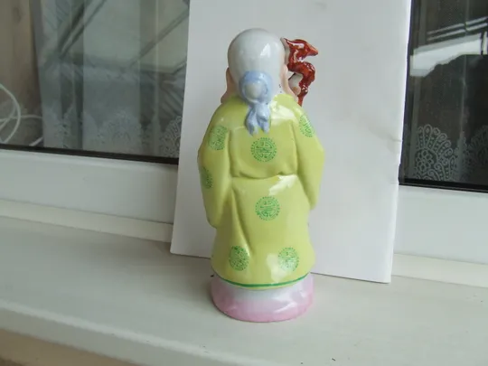 Фарфор Шусин с персиком и палкой старая раз . 22 х 11 см. Азия. Продаж