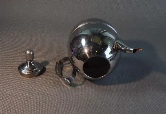 Чайник металевий нержавіючий маленький на 0,8-0,9 л вживаний тріщина Характеристики