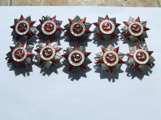 Орден Трудовой славы на заклёпках № 32 422 награждения 1978 года.  и много другого . На торгах