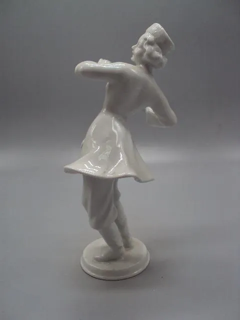 Фигура фарфор статуэтка Wallendorf Германия Валлендорф девушка казачка танцует казашка 21,5 см №72 Продаж