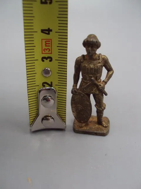 Купити Фигурка миниатюра гуннский воин Hun 4 со щитом k 95 n 110 металл высота 3,8 см №13345