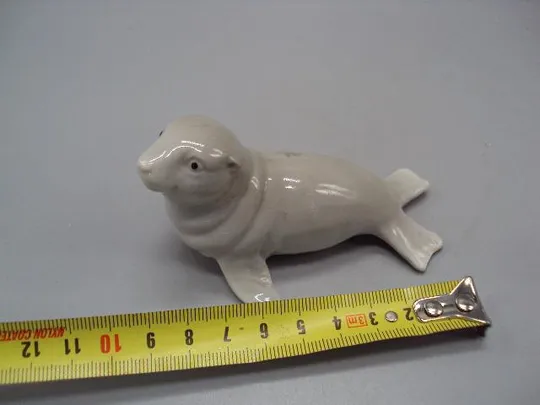 Фигура фарфор статуэтка миниатюра Европа тюлень высота 5 см (скол на лапке) №6159 З аукціону