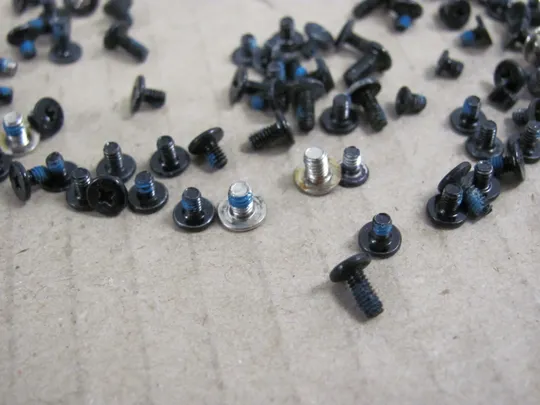 номер0252-8 комплектуюче гвинти    для  Dell Latitude 5590 оригінал Продаж