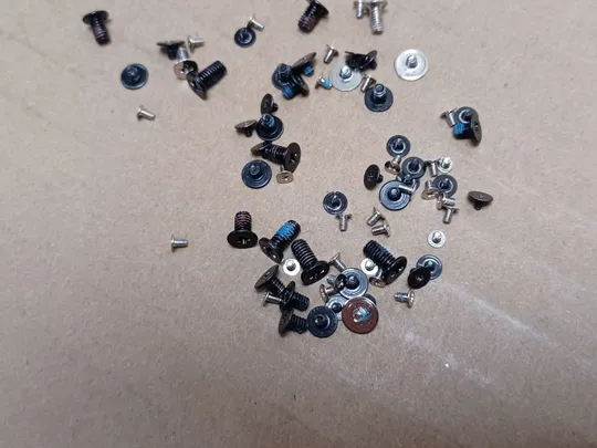 номер1057-42 комплектуюче кріплення гвинти для DELL ALIENWARE X17 R1 R2 оригінал Продаж