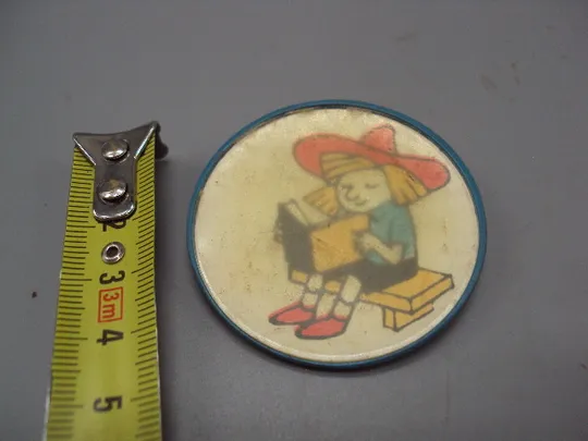 Знак детский круглый Незнака читает книгу мультфильм сказка Приключения Незнайки №17039 Ціна