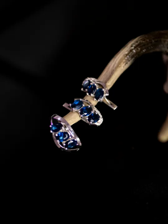Комплект з срібла 925 проби зі вставкою з л.сапфірами та куб. цирконами З аукціону