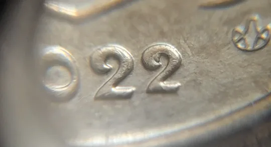 (6810) 10 копійок 2022 різновид викрошки у третій цифрі &quot;2&quot; слова &quot;2022&quot; на аверсі (10 копеек 2022 брак) Де купити