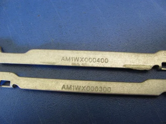 №60-6 кріплення матриці з петлями AM1WX000400 для DELL LATITUDE 3380 3180 3189 оригінал Де купити