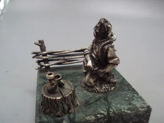 Купити Фигура на подставке статуэтка козак сидит у забора серебро 925 проба вес 374 г №14270