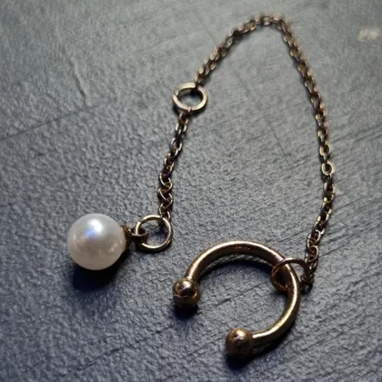 фото, Кафф для вуха з ланцюжком та перлиною