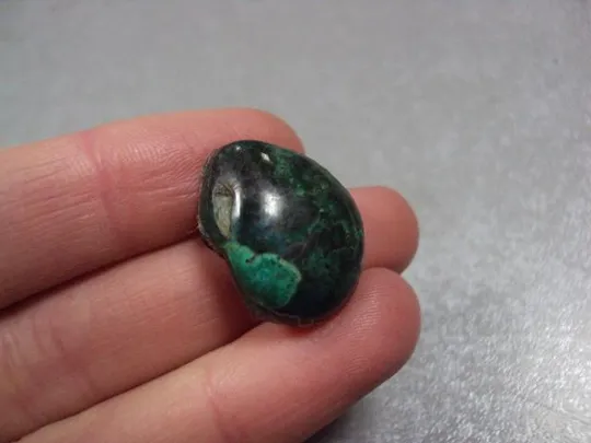 Камень хризоколл зеленый на подложке для ювелирных изделий вес 3,6 г размер 8х20,5х16,5 мм №13274 Інтернет-аукціон